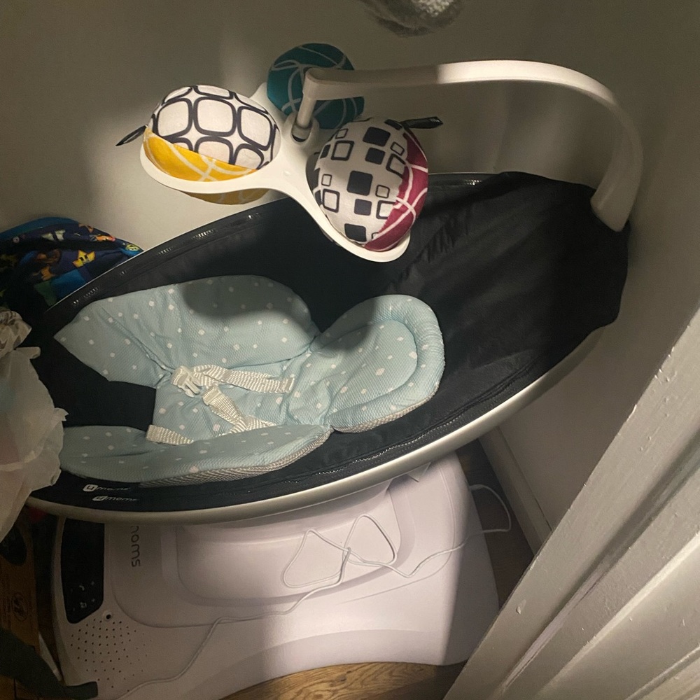 4moms mamaroo multi motion baby swing - like new!